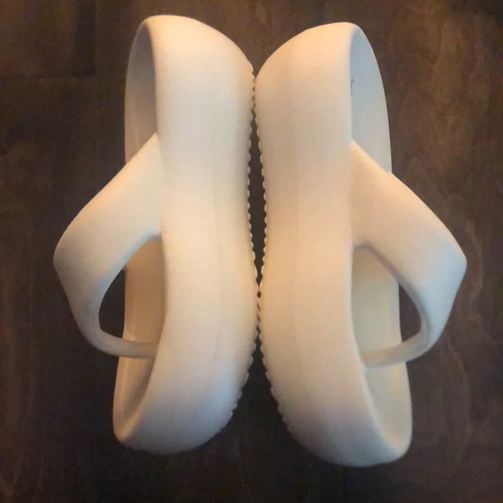 JEFRREY CAMPBELL CHILLAXIN PLATFORM FLIP FLOP NWOT